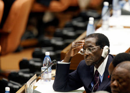FILE PHOTO - Zimbabwe's President Robert Mugabe closes his eyes as he listens to the closing statement from then-acting Cuban President Raul Castro at the summit for Non-Aligned nations in Havana, Cuba September 17, 2006. REUTERS/Gary Hershorn/File Photo
