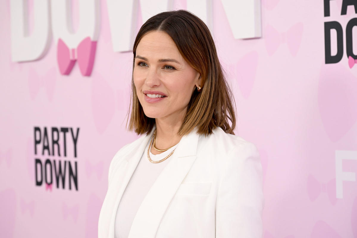 Jennifer Garner Shares How She 'Instantly Repairs' Damaged Hair