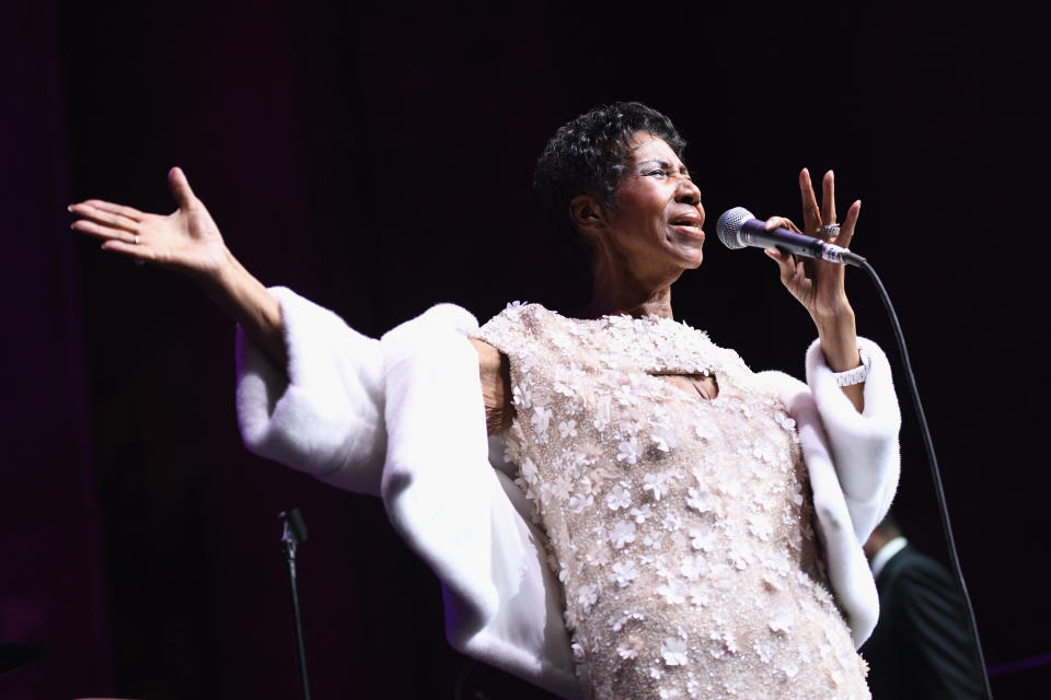 Aretha Franklin during a 2017 performance. Image via Getty Images.