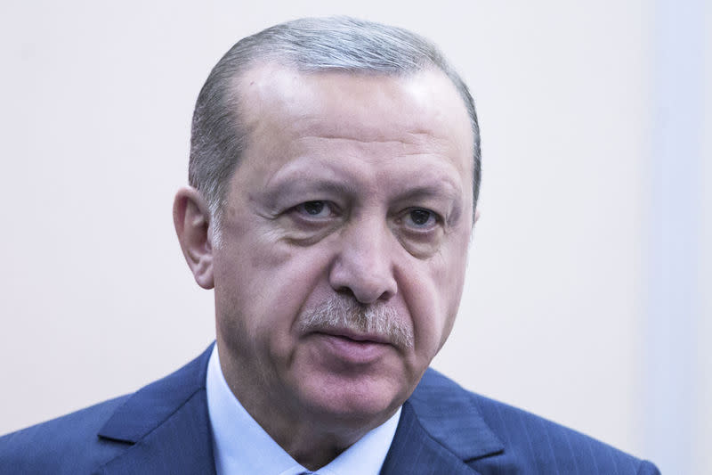 Le président turc Recep Tayyip Erdogan n'a pas exclu mardi une rupture des relations diplomatiques avec Israël si les Etats-Unis reconnaissent officiellement Jérusalem comme capitale de l'Etat hébreu. /Photo prise le 13 novembre 2017/REUTERS/Pavel Golovkin