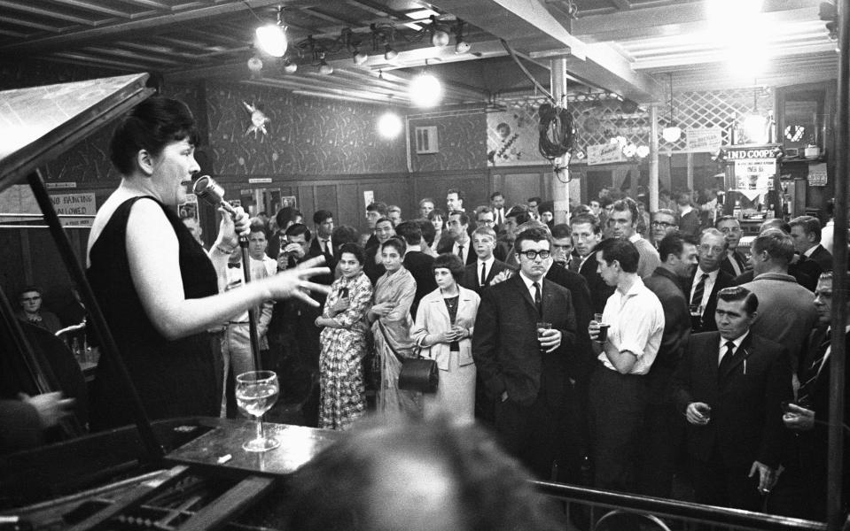 Cabaret singer performing in a East End of London pub on a Saturday night, 6th July 1963. (Photo by Brian Randle/Mirrorpix/Getty Images) - Getty