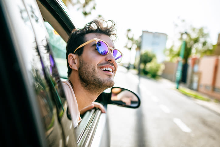 <p>Chiudete i finestrini, soprattutto quando si va in autostrada o in strade a percorrenza veloce. (foto: Getty) </p>