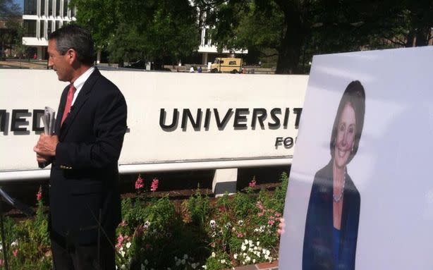 Cash-Strapped Mark Sanford Campaign Brings Cardboard Pelosi Out on the Trail