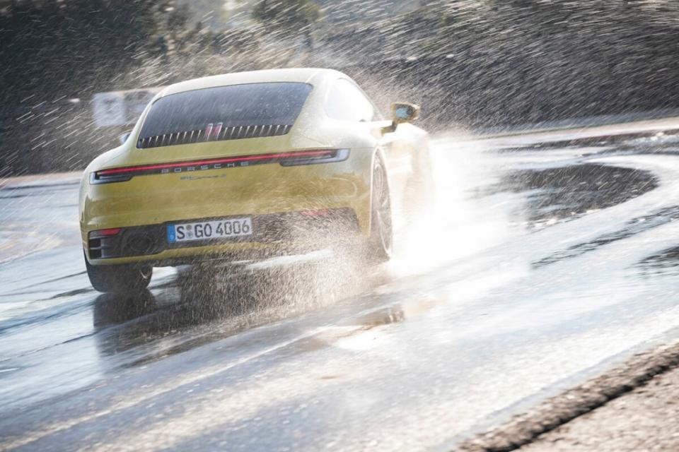 992-porsche-wet-mode