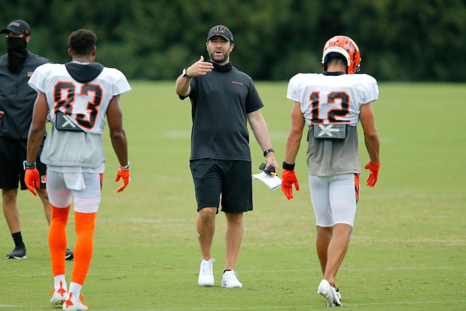 Aug 27, 2020; Cincinnati, Ohio, USA; Cincinnati Bengals offensive coordinator Brian Callahan (center)during training camp at the teams practice facility. Mandatory Credit: Joseph Maiorana-USA TODAY Sports