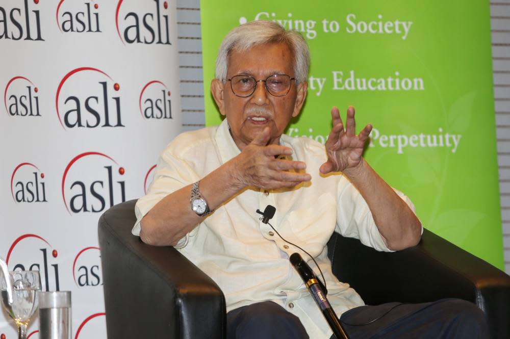 Tun Dr Daim Zainuddin speaks at the ASLI's Nation Building talk on ‘Poverty in Malaysia: Reality vs Perception’ in Sunway University, November 27, 2019. ― Picture by Choo Choy May.