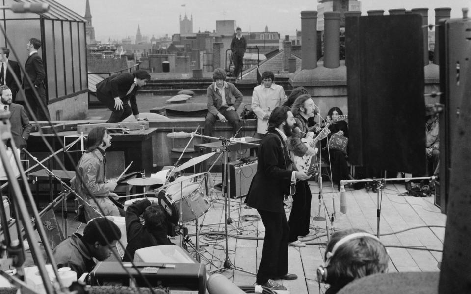 Trotz Krise wollten Paul McCartney (vorne), Ringo Starr (links), John Lennon (rechts) und George Harrison gemeinsam ein letztes Konzert spielen. (Bild: Evening Standard/Hulton Archive/Getty Images)