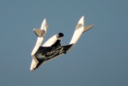 Virgin Galactic's SpaceShipTwo flies over the Mojave Desert in California April 29, 2013 shortly before successfully completing a test flight that broke the sound barrier. REUTERS/Gene Blevins/File Photo