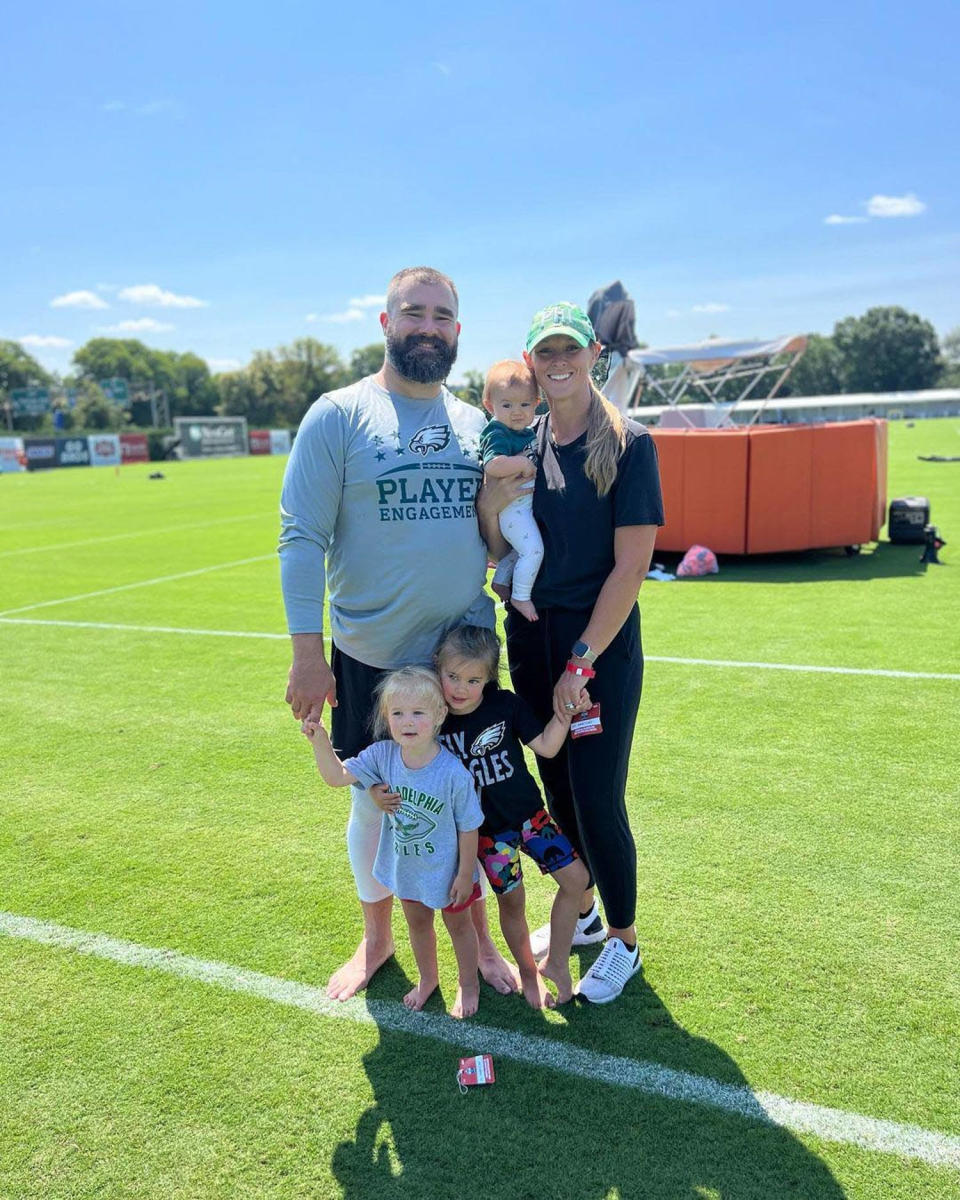 Jason and Kylie Kelce with family (@jason.kelce via Instagram)