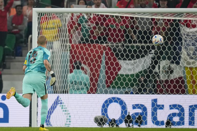 El primer gol marroquí, después de un error en la defensa de Canadá