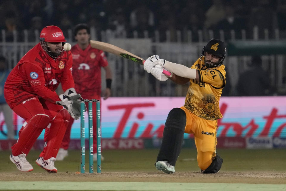 Peshawar Zalmi' Aamer Jamal, right, plays a reverse shot during the Pakistan Super League T20 cricket match between Islamabad United and Peshawar Zalmi, in Rawalpindi, Pakistan, Monday, March 4, 2024. (AP Photo/Anjum Naveed)