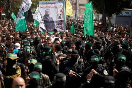 FILE PHOTO: Palestinian members of Hamas' armed wing take part in the funeral of senior militant Mazen Fuqaha in Gaza City March 25, 2017. REUTERS/Mohammed Salem/File Photo