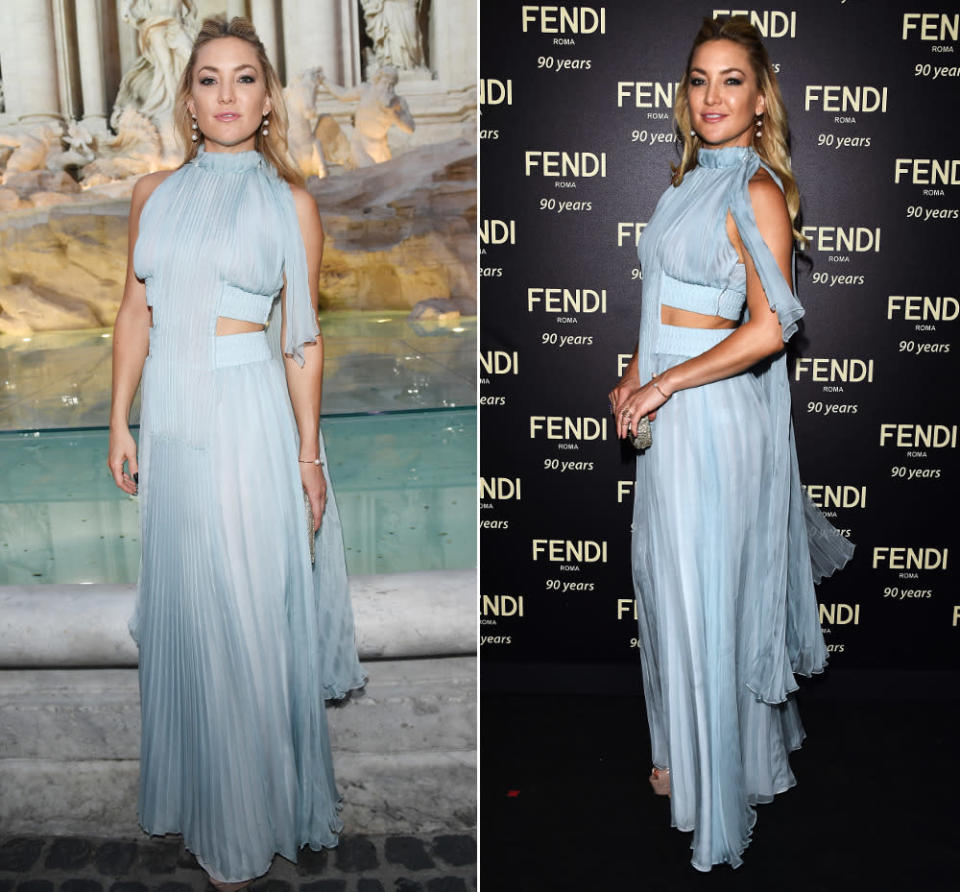 Oh Gott, ja: Kate Hudson auf dem Fendi-Event in Rom in einer ätherischen blassblauen Robe des Labels mit kleinem Bauchblitzer. (7. Juli 2016, Bilder: Getty Images)