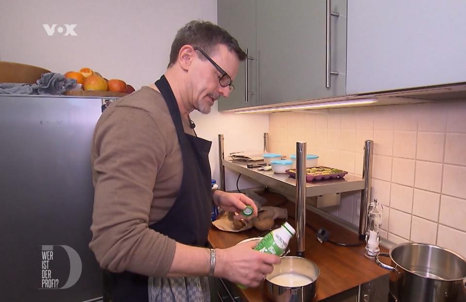 Kefir ans Gratin: Für Stefan (60) zählt beim Kochen das Besondere. (Bild: RTL)