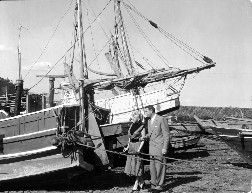 <p>Monroe and DiMaggio ended up traveling all the way to Japan. The actress and baseball player are seen here sightseeing and visiting a string of beached sailboats.</p>