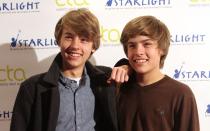 <p>Die eineiigen Zwillinge Dylan und Cole Sprouse sind vor allem durch die beiden Sitcoms "Hotel Zack & Cody" und "Zack & Cody an Bord" bekannt. Nach 2010 wurde es still um die Brüder ... (Bild: Tim Whitby/Getty Images)</p> 