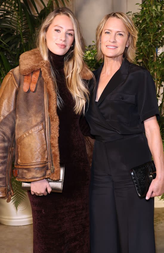 Dylan Penn y Robin Wright