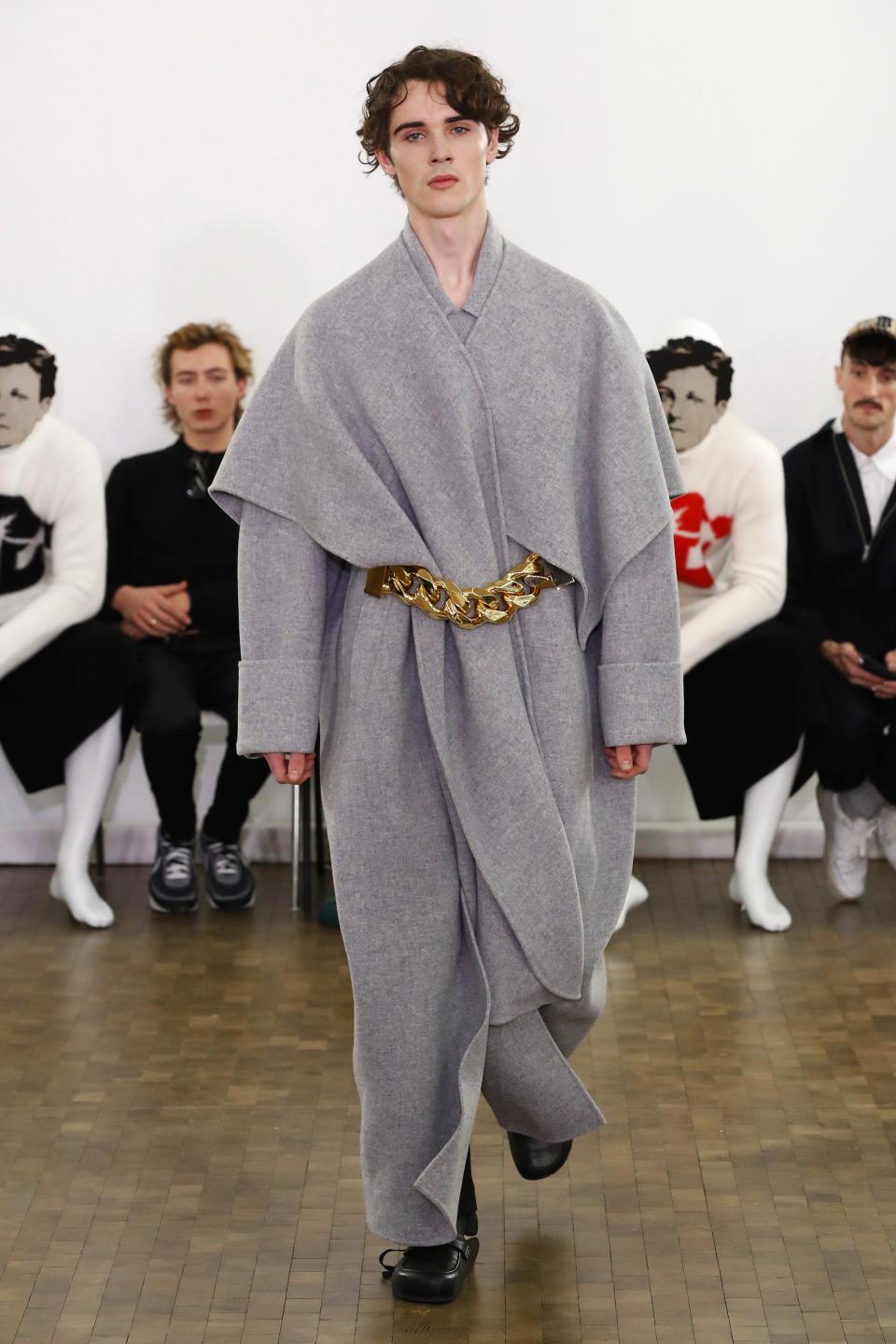 <h1 class="title">JW Anderson : Runway - Paris Fashion Week - Menswear F/W 2020-2021</h1><cite class="credit">Estrop</cite>