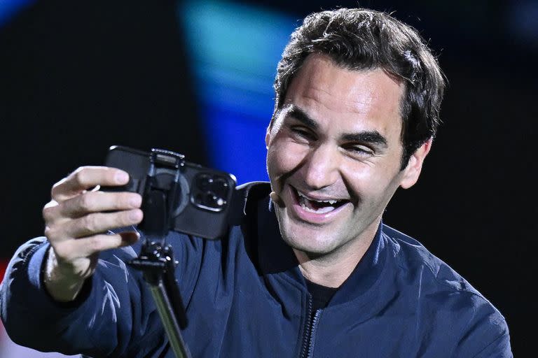 Roger Federer, hace unos días durante el Masters 1000 de Shanghai, tomándose una selfie durante el 