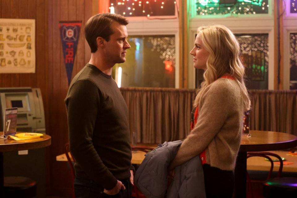 Matthew Casey (Jesse Spencer) and Sylvie Brett (Kara Killmer) at Molly's.