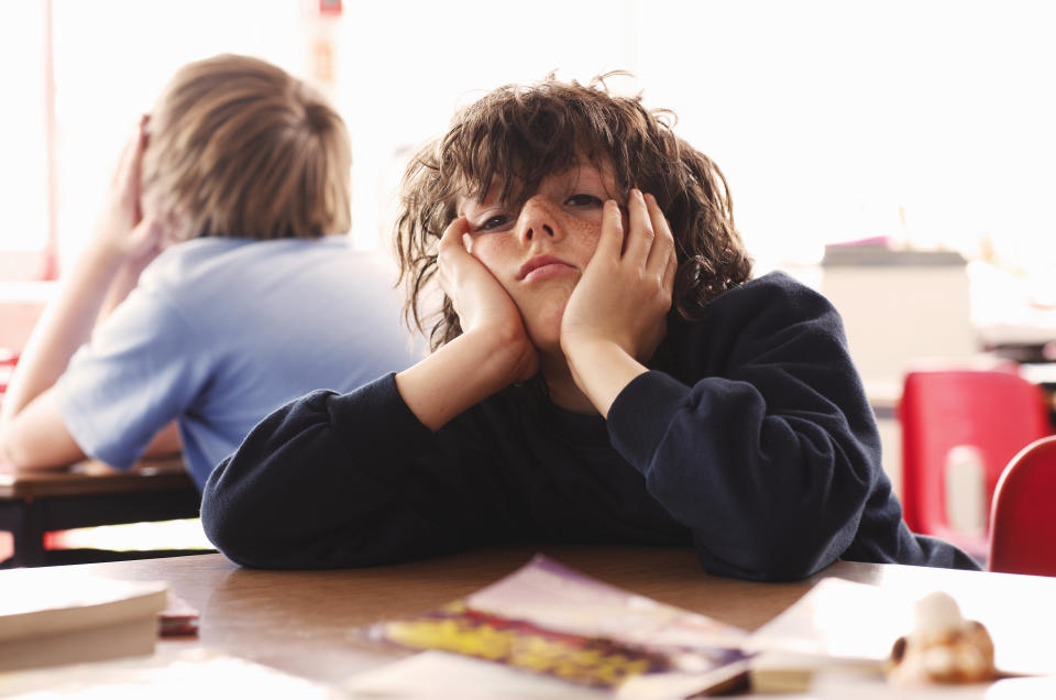 Auch dieser Schüler wäre jetzt wohl viel lieber im Bett. (Symbolbild: Getty Images)