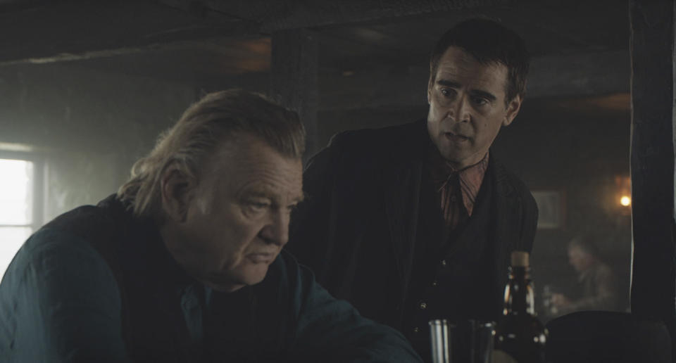 En esta imagen proporcionada por Searchlight Pictures Brendan Gleeson, izquierda, y Colin Farrell en "The Banshees of Inisherin" ("Almas en pena de Inisherin"). (Searchlight Pictures vía AP)