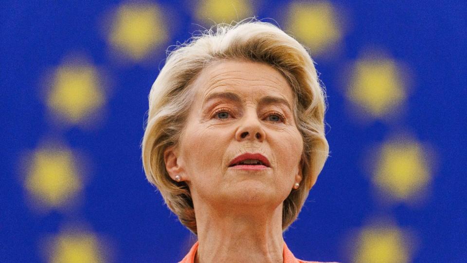 EU-Kommissionspräsidentin Ursula von der Leyen lässt ihre politische Zukunft offen. (Bild: dpa)