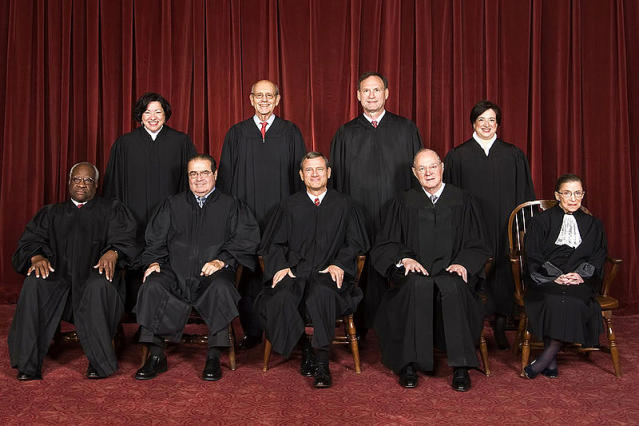 800px-Supreme_Court_US_2010