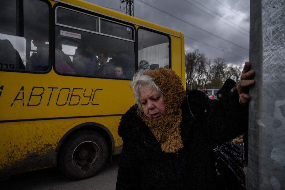 Un bus arrivant de Marioupol &#xe0; Zaporijjia, en Ukraine le 21 avril 2022 - ED JONES / AFP