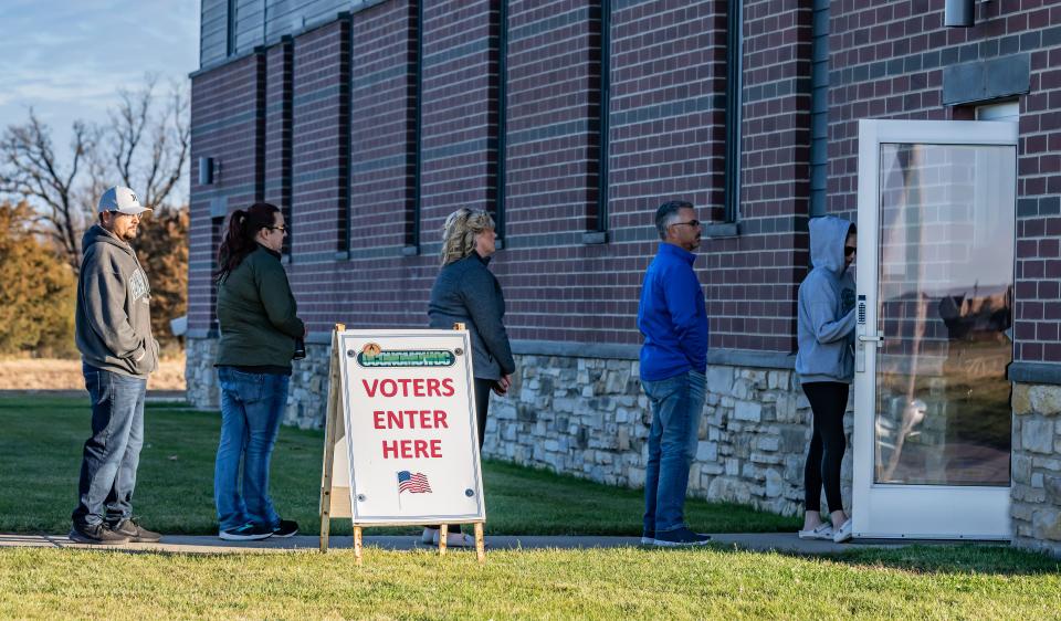 oc Voters wait in line Nov. 8, 2022, at the Western Lakes Fire Department in Oconomowoc, Wis.