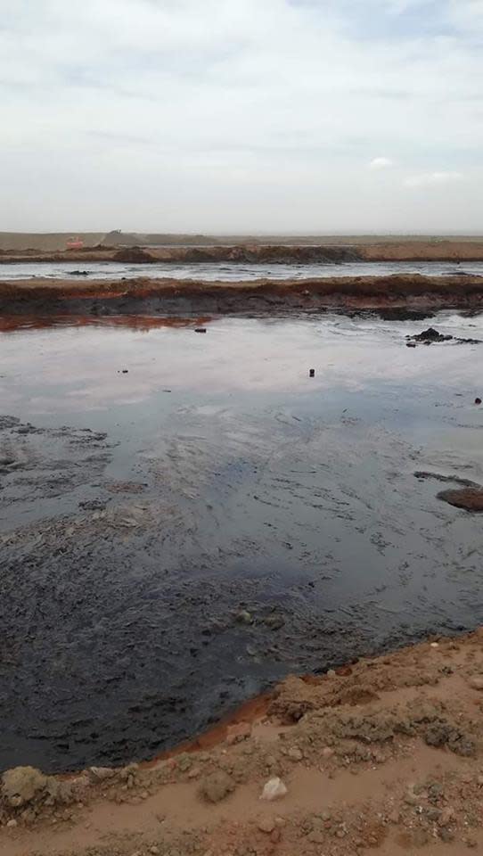 Fotografía del vertedero de residuos químicos en Vaca Muerta (Foto publicada en redes por el reportero alemán)