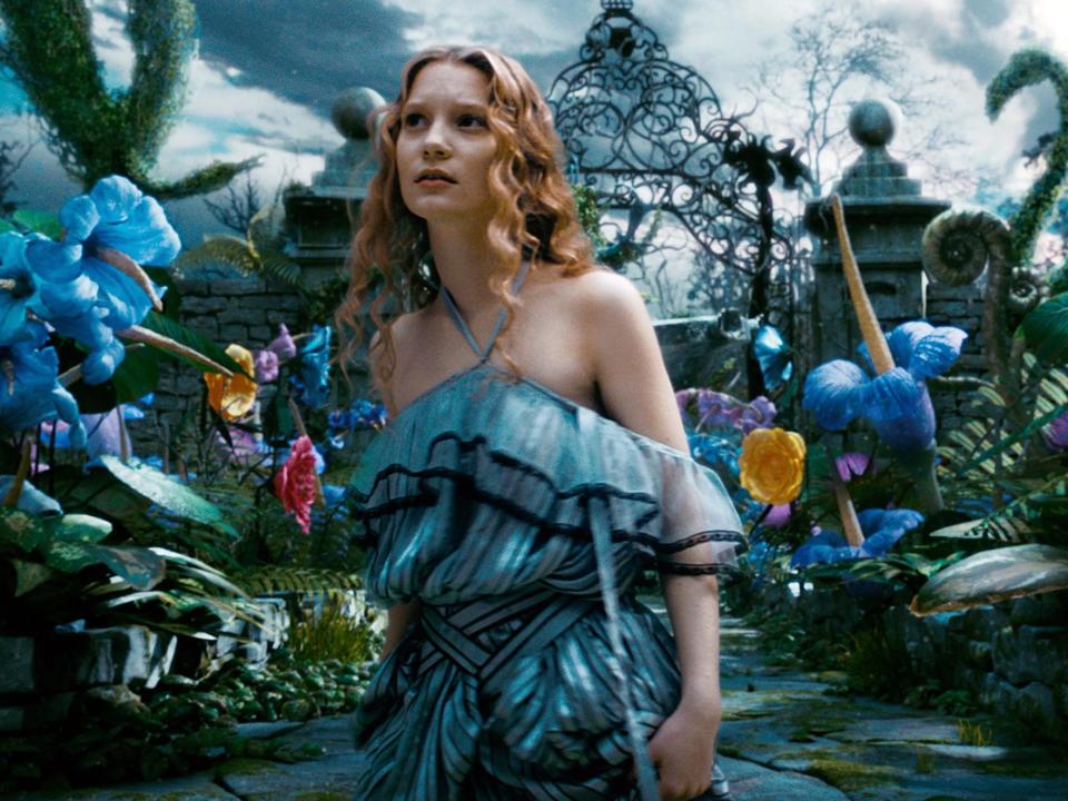 a still from the 2016 film alice through the looking glass