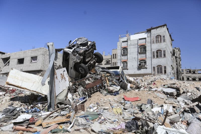 A general view of destruction after Israeli forces' withdrawal from parts of Khan Yunis. Mohammed Talatene/dpa