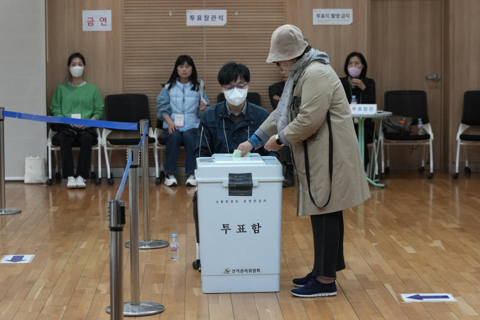 FILE - A woman casts her vote for the parliamentary election at a polling station in Seoul, South Korea, Wednesday, April 10, 2024. South Korean voters have handed liberals extended opposition control of parliament in what looks like a massive political setback to conservative President Yoon Suk Yeol. Some experts say the results of Wednesday’s parliamentary elections make Yoon “a lame duck” — or even “a dead duck” — for his remaining three years in office. Others disagree, saying Yoon still has many policy levers and could aggressively push his foreign policy agenda. (AP Photo/Ahn Young-joon, File)