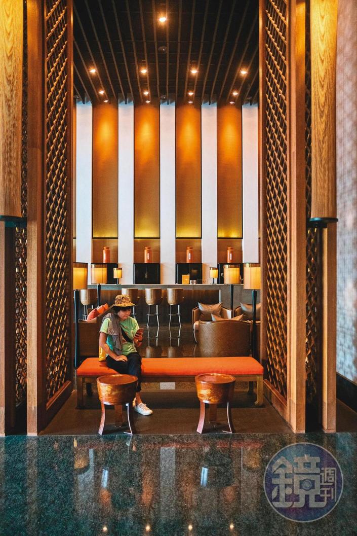 「台南晶英酒店」的大廳融入府城濃厚的人文氣息，以書法的文房四寶作為設計。 