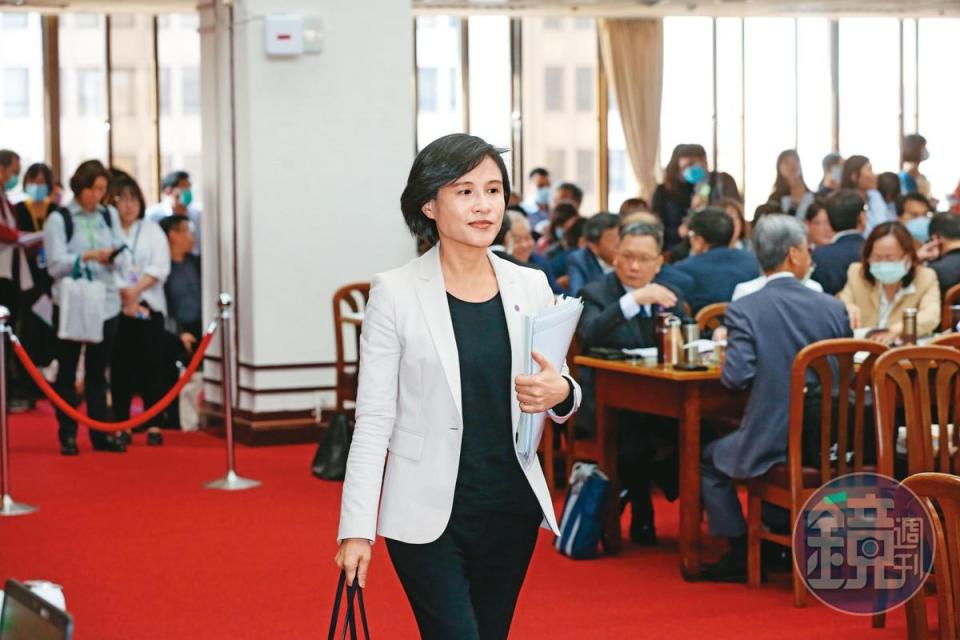 前文化部長鄭麗君形象清新，卸任後演講邀約不斷，也是綠營熱門台北市長人選之一。