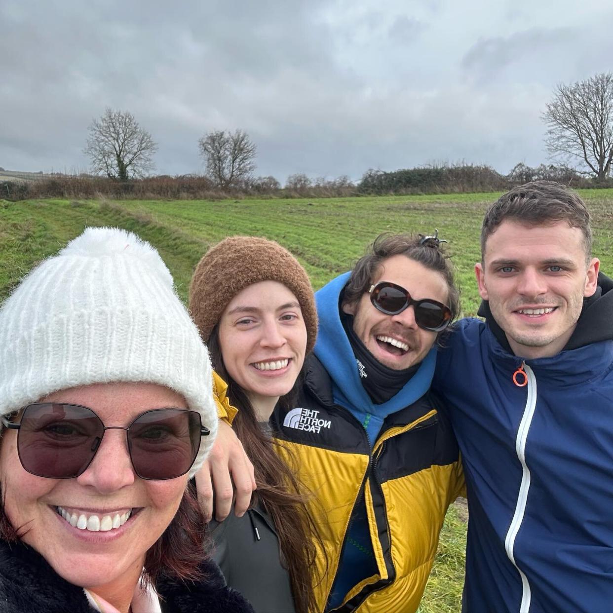 Harry Styles Spends Christmas with His Mom, Sister and Sister’s BF in England