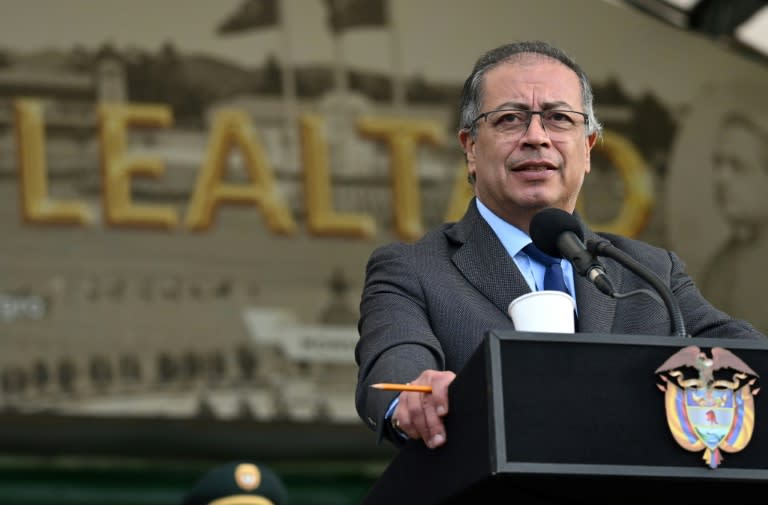 El presidente colombiano, Gustavo Petro, pronuncia un discurso durante una ceremonia militar en la Escuela Militar de Cadetes General José María Córdova, en Bogotá, el 31 de mayo de 2024 (Raul ARBOLEDA)