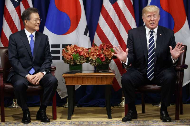 2017年9月21日，美國總統川普在紐約會見南韓總統文在寅（AP）