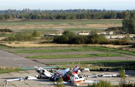 The wreckage of the Polish Tupolev Tu-154M presidential aircraft is seen at the airport in Smolensk October 1, 2010. The plane crashed at the airport in April, killing the Polish president Lech Kaczynski and 95 others. REUTERS/Lidia Kelly