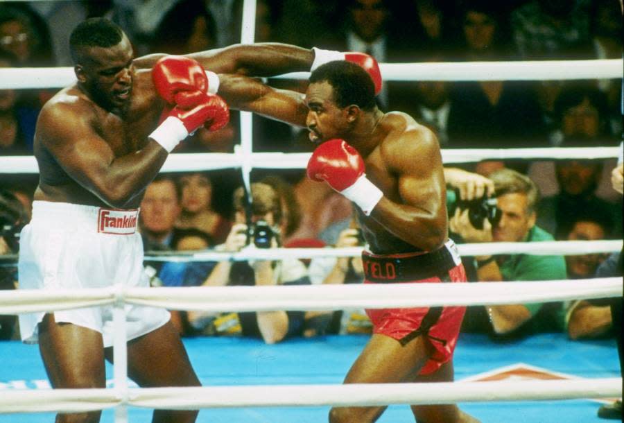 PLATZ 12 - EVANDER HOLYFIELD: Mit einem K.o.-Sieg über Mike Tysons Bezwinger Buster Douglas stieg Holyfield 1990 zum Champion auf - und bewies in den Jahren darauf, dass das kein glücklicher Zufall war