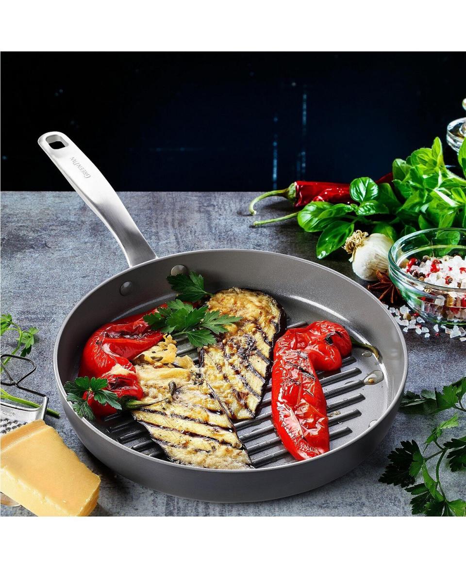 This round grill pan can be used to barbecue indoors. It features a ceramic non-stick coating and is scratch resistant. <a href="https://fave.co/350kct4" target="_blank" rel="noopener noreferrer">Originally $90, get it now for $35 with code <strong>THANKYOU</strong> at Macy's</a>. 