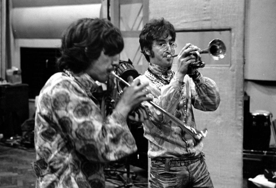 25 Photos of The Beatles Behind the Scenes at Abbey Road