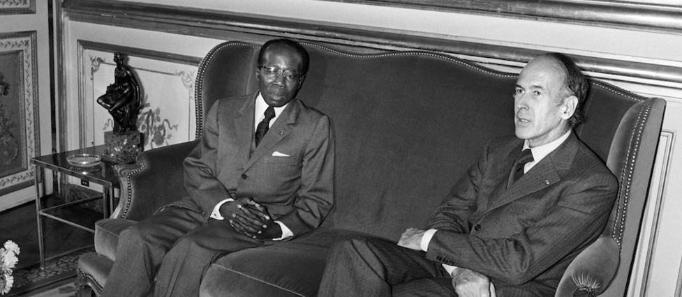 Septembre 1974 : le président Giscard d'Estaing reçoit le président Senghor du Sénégal à l'Élysée. 
