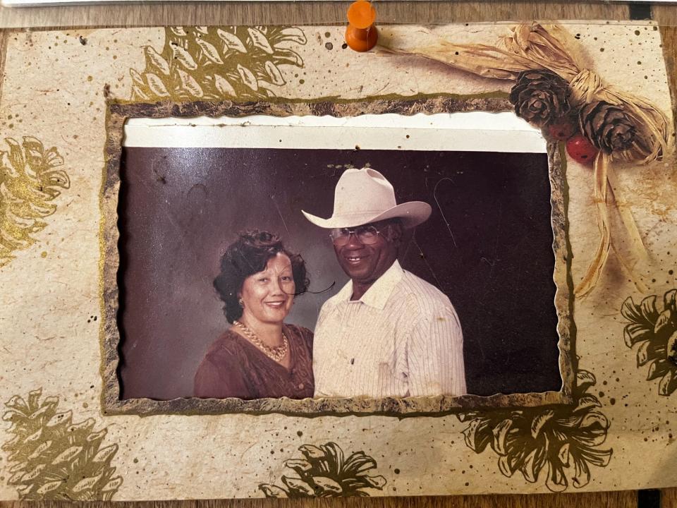 A photo of Alex Dees and Willie Mae Crosby in Elmo Dees home near Yuma.