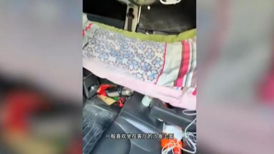 男子認為住在車上仍然方便。（圖／翻攝自微博@梨視頻）