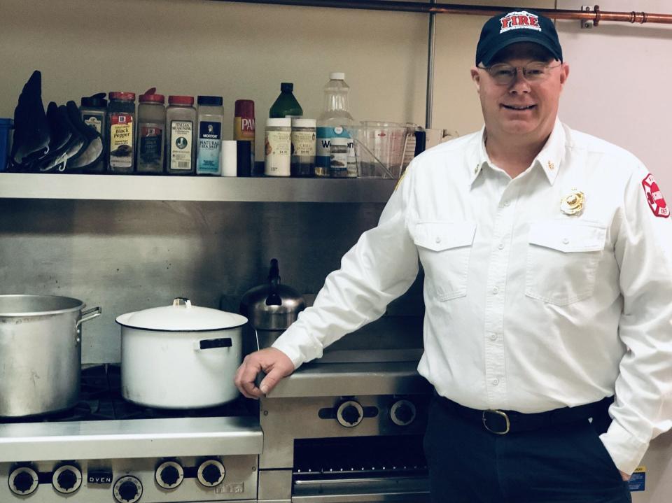 Alone on Christmas? Ogunquit fire chief and wife invite everyone to