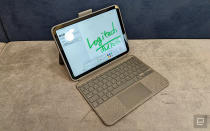 <p>Logitech Combo Touch for iPad Air</p> 