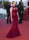 <p>Julianne Moore posierte gekonnt für die Fotografen und hatte sich farblich mit dem Red Carpet abgestimmt. Ihre edle Robe war bodenlang und am Dekolleté mit raffinierten Stickereien besetzt. (Bild: AP Photo) </p>