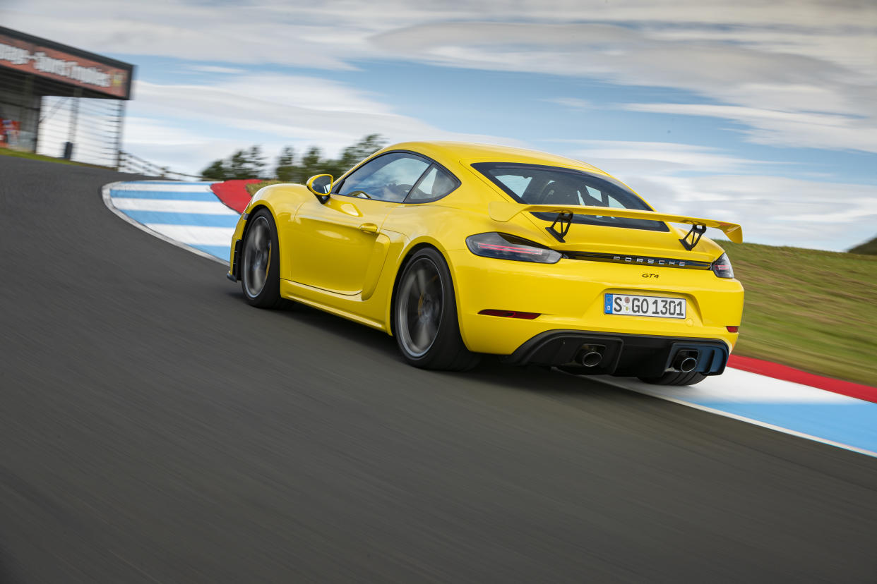 Porsche Cayman GT4 rear dynamic